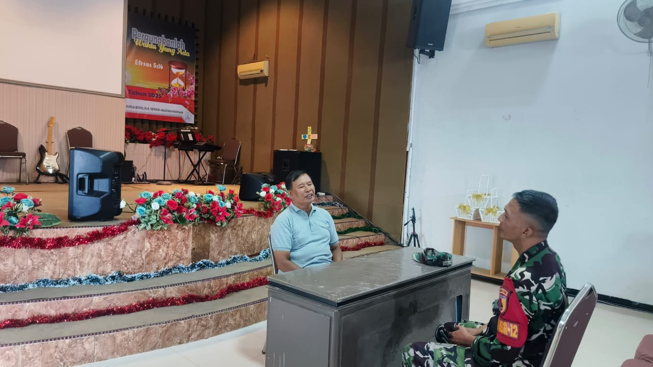 Anjangsana Babinsa ke Gereja Betel, Jaga Keamanan dan Kekhidmatan Natal