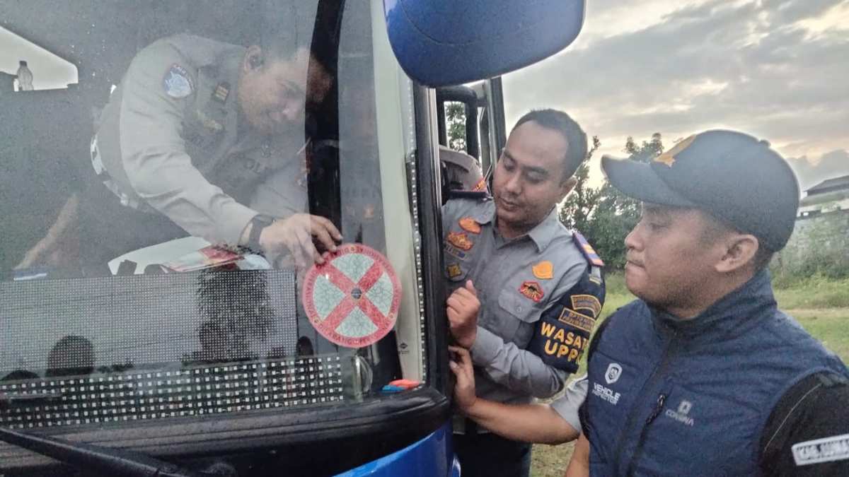 Jelang Nataru Ditlantas Polda Jatim Gelar Ramcheck di PO Bus Jelang Nataru Ditlantas Polda Jatim Gelar Ramcheck di PO Bus