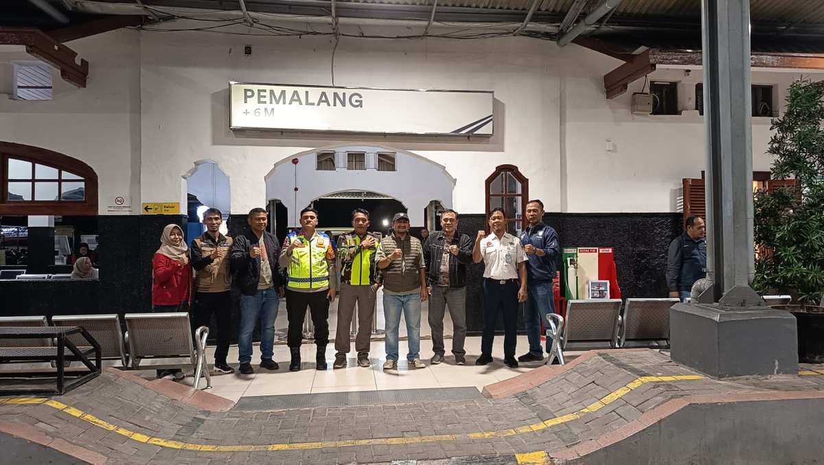 Dandim Pemalang Bersama Forkopimda Laksanakan Patroli Bersama Pastikan Keamanan Natal 2025 dan Jelang Tahun Baru 2026 Dandim Pemalang Bersama Forkopimda Laksanakan Patroli Bersama Pastikan Keamanan Natal 2025 dan Jelang Tahun Baru 2026