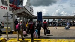 HADIRKAN PELAYANAN HUMANIS, POLDA KEPRI SAMBUT PENUMPANG KAPAL RORO DENGAN RAMAH DAN RESPONSIF