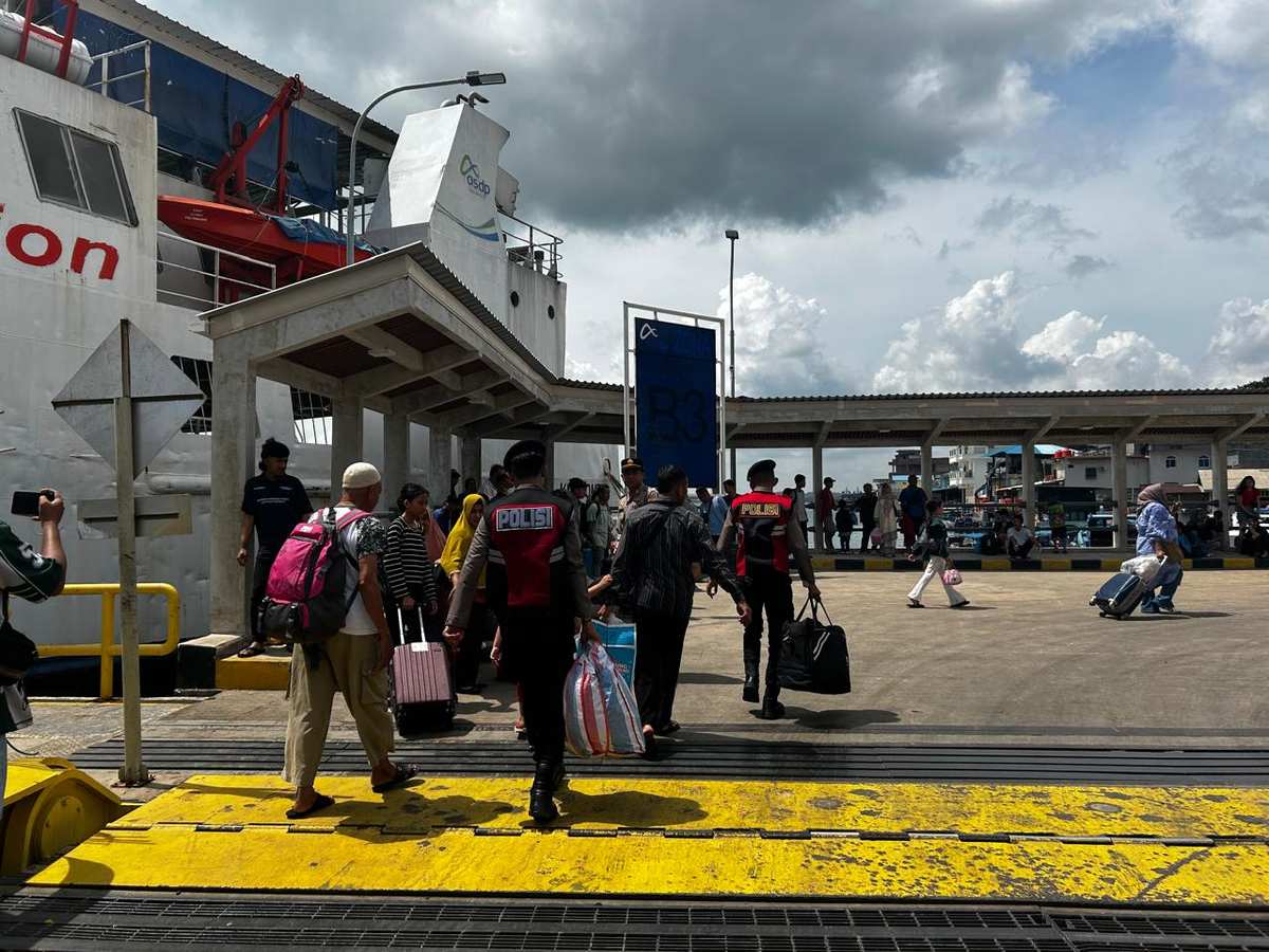 HADIRKAN PELAYANAN HUMANIS, POLDA KEPRI SAMBUT PENUMPANG KAPAL RORO DENGAN RAMAH DAN RESPONSIF HADIRKAN PELAYANAN HUMANIS, POLDA KEPRI SAMBUT PENUMPANG KAPAL RORO DENGAN RAMAH DAN RESPONSIF