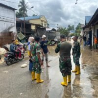 Kodim 1008/Tabalong Bersama Polres dan BPBD Laksanakan Aksi Tanggap Banjir di Muara Uya