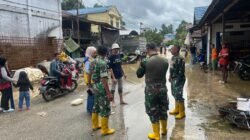 Kodim 1008/Tabalong Bersama Polres dan BPBD Laksanakan Aksi Tanggap Banjir di Muara Uya