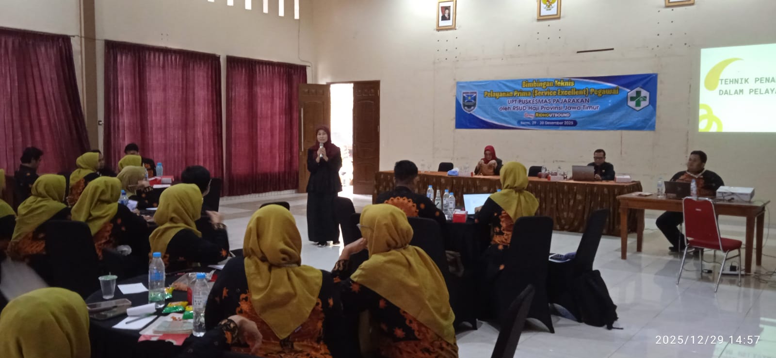 Menuju WBK 2026, Puskesmas Pajarakan Bekali Pegawai Bimtek Service Excellent