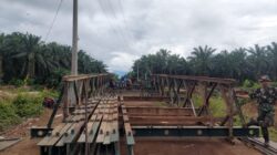 TNI Bangun Empat Jembatan Bailey di Sumbar