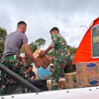 Sinergi Satgas Gulbencal TNI, Logistik Aman Tiba di Parombunan