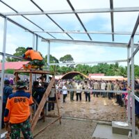 Panglima TNI Dampingi Presiden RI Tinjau Pengungsi, Huntara, dan Infrastruktur di Sumbar