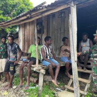 Pos-Ramil 1714-07/Fawi Babinsa Giat Komsos Membanggun Keharmonisan Keakraban Dengan Warga Binaan