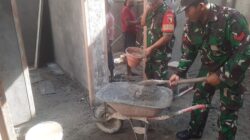 Wujud Kemanunggalan TNI–Rakyat, Babinsa Pakunden Bantu Renovasi Rumah Bapak Agus