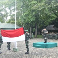 Dandim 1002/HST Berikan Jamdan Usai Pimpin Upacara Pengibaran Bendera Merah Putih