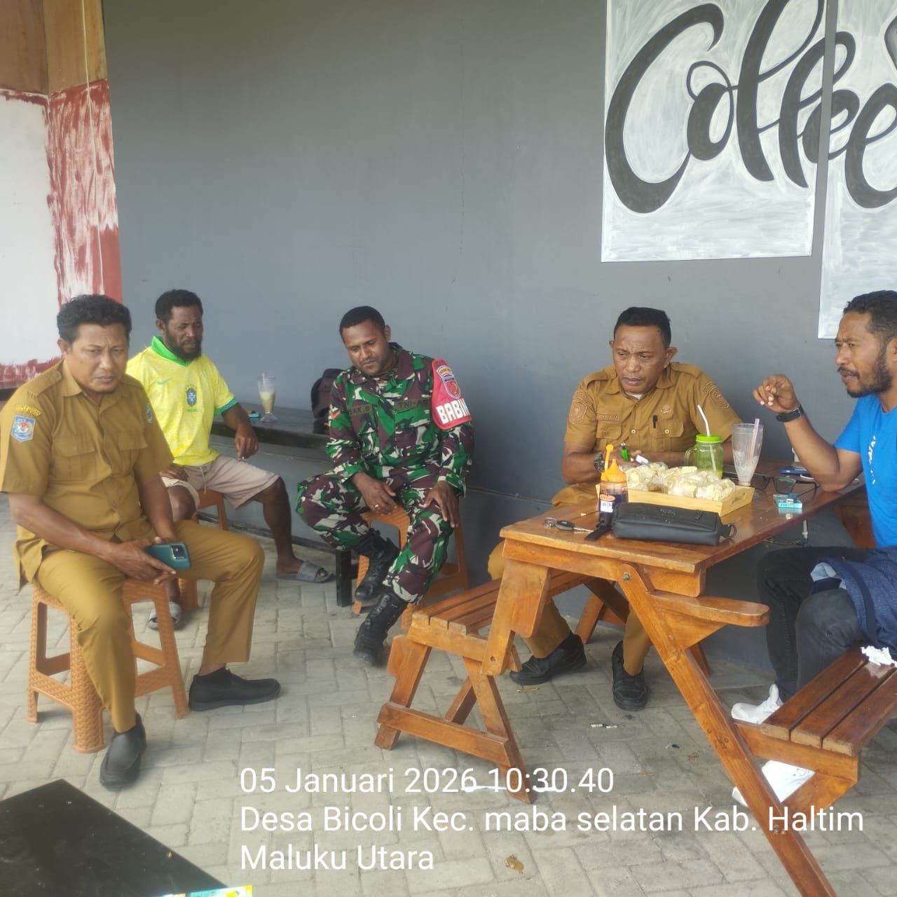 Bangun Hubungan Harmonis, Babinsa Koramil 03/Maba Perkuat Kerja Sama dengan Pemerintah Desa Bangun Hubungan Harmonis, Babinsa Koramil 03/Maba Perkuat Kerja Sama dengan Pemerintah Desa