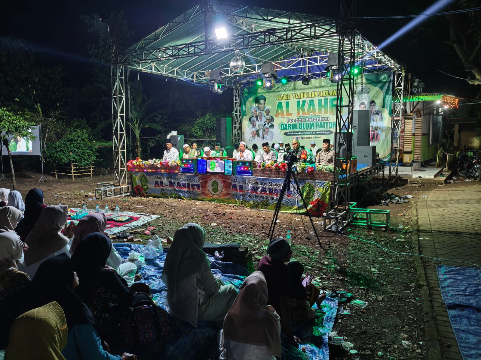Majelis Dzikir Al-Kahfi Jadi Ruang Silaturahmi TNI, Ulama, dan Warga Pakuniran Majelis Dzikir Al-Kahfi Jadi Ruang Silaturahmi TNI, Ulama, dan Warga Pakuniran