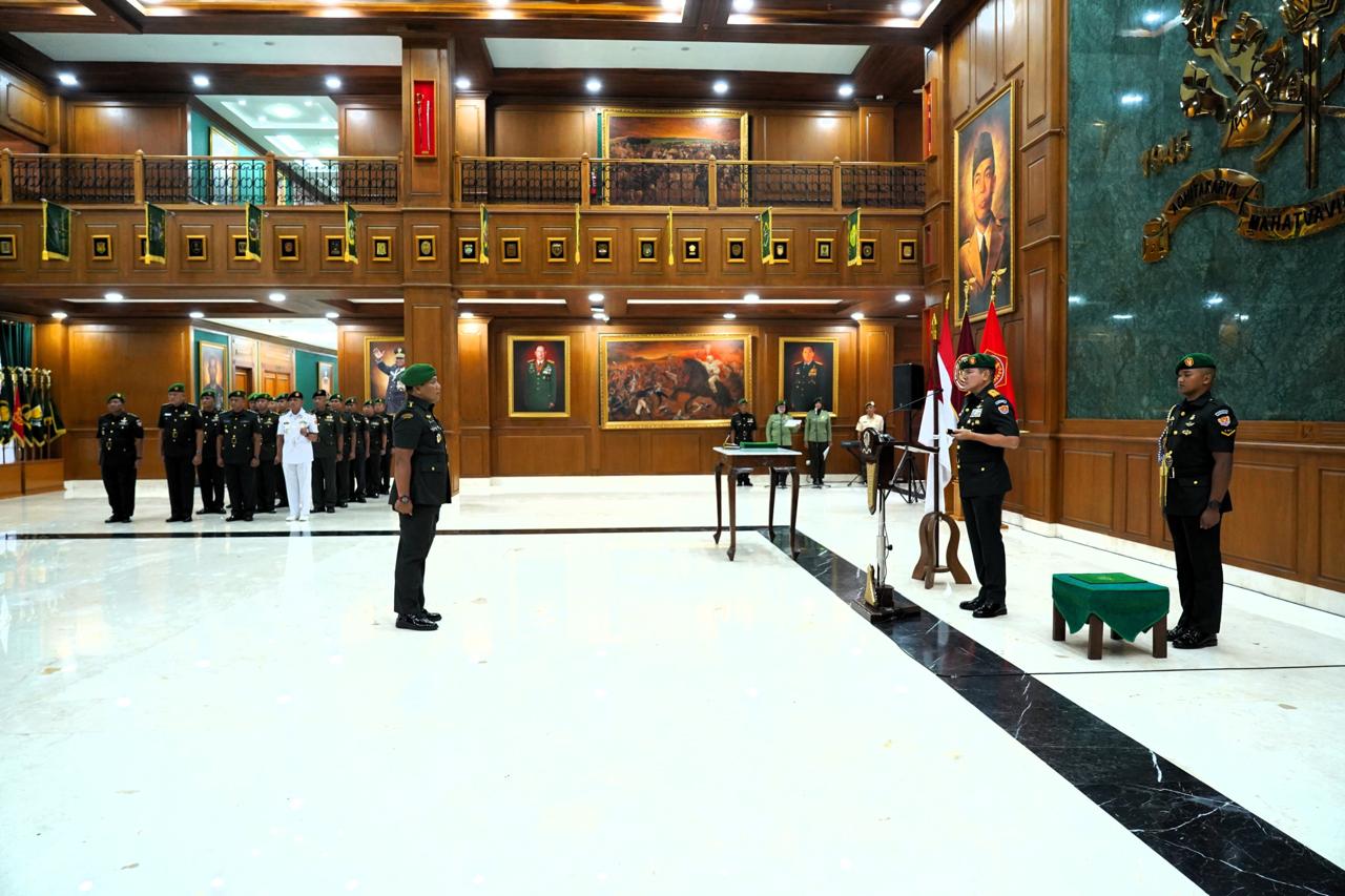 Perkuat Regenerasi Kepemimpinan Gubernur Akmil Pimpin Sertijab dan Tradisi Warga