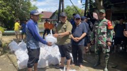 Terobos Genangan Air, Babinsa dan Bupati HST Tinjau Banjir Kayu Rabah