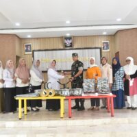 Tingkatkan Kreativitas Siswa, Dandim 1002/HST Serahkan Alat Drumband