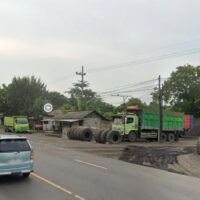 Padat Truk dan Debu Material, Legalitas Stockpile Pasir di Pasuruan Dipertanyakan