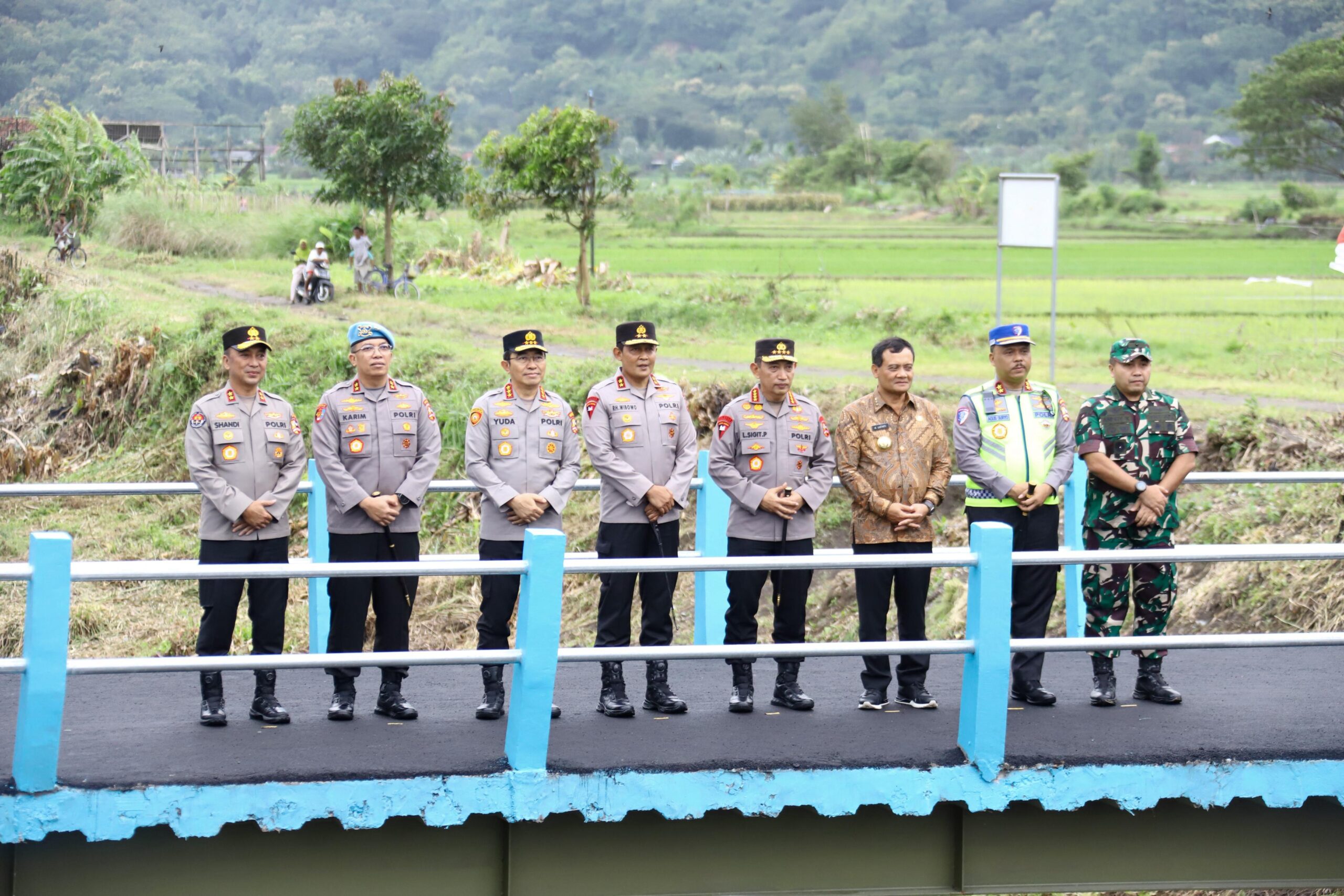 Dari Klaten, Kapolri Luncurkan Jembatan Merah Putih Presisi untuk Keselamatan dan Ekonomi Desa