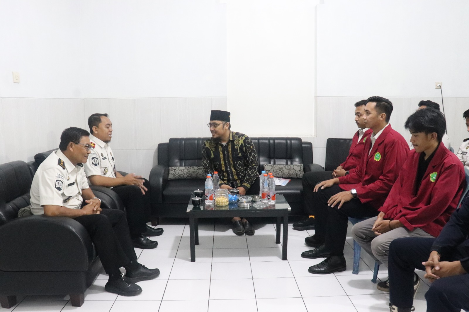 Mahasiswa STIH Zainul Hasan Jalani PPL di Rutan Kraksaan, Perkuat Pemahaman Praktik Pemasyarakatan Mahasiswa STIH Zainul Hasan Jalani PPL di Rutan Kraksaan, Perkuat Pemahaman Praktik Pemasyarakatan