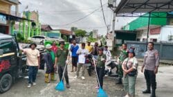 Ciptakan Lingkungan Yang Bersih, Babinsa Koramil Kota Ajak Warga Bersihkan Sampah