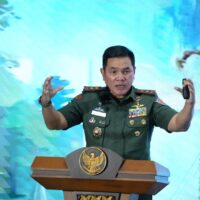 Gubernur Akmil Beri Pembekalan Geopolitik kepada Peserta Retreat SIG