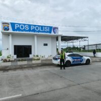 Kasat Lantas Turun Langsung, Arus Lalu Lintas Exit Tol Kraksaan Dipastikan Lancar