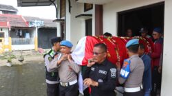 Kapolres Probolinggo Kota Pimpin Upacara Persemayaman Jenazah Aipda Agus Prastiawan