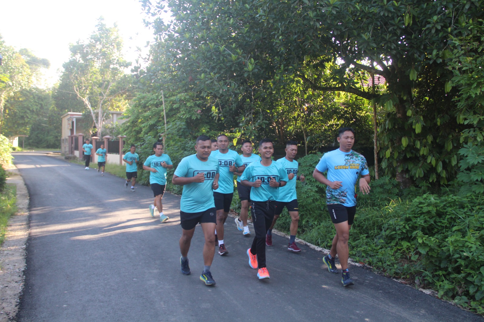 Pasiops Kodim 1008/Tabalong Pimpin Kegiatan Aerobik Lari Bersama