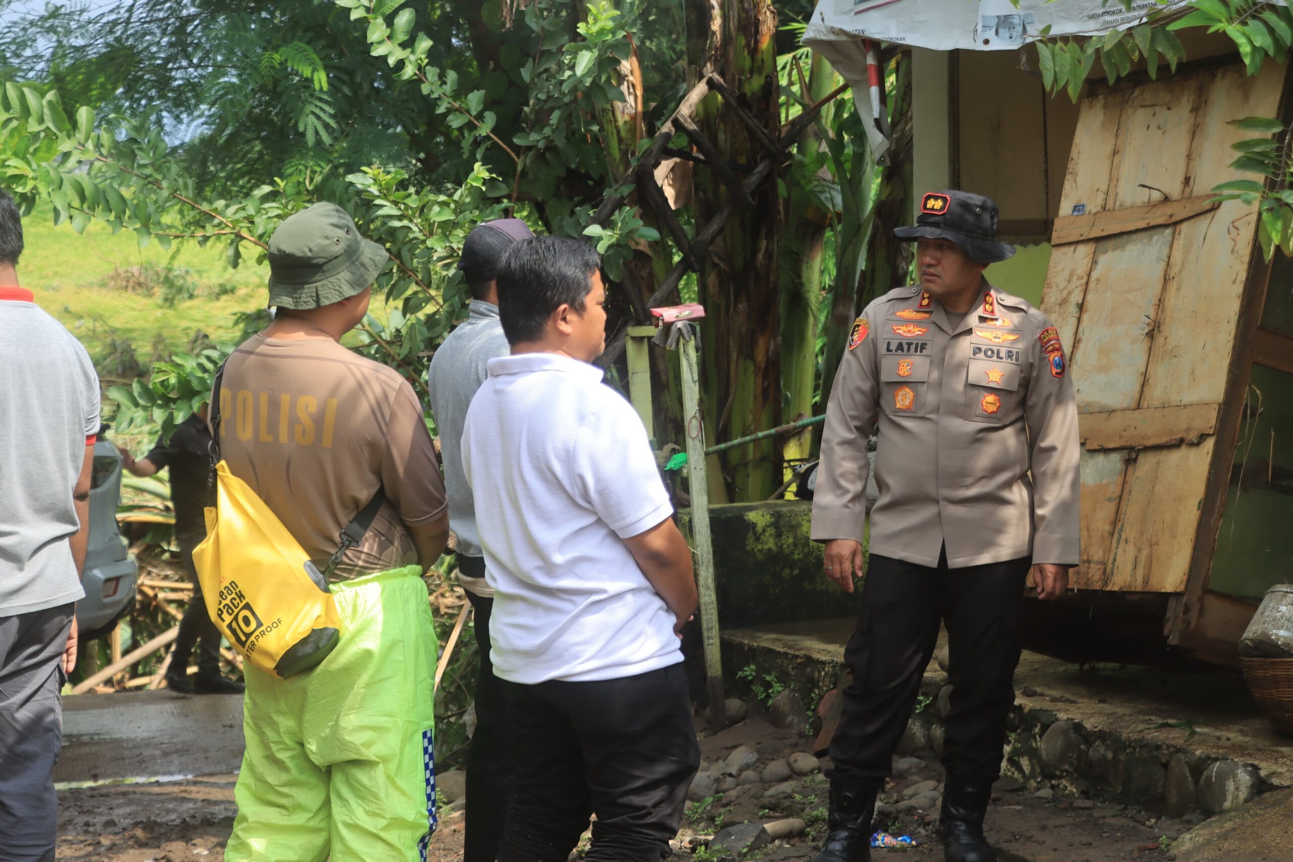 Respons Cepat Pascabanjir, Kapolres Probolinggo Tinjau Permukiman dan Pesantren Terdampak
