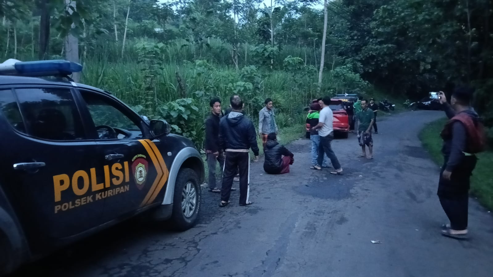 Kejar-kejaran Dini Hari, Polsek Sumber dan Kuripan Amankan Mobil Terduga Pencurian Sapi Kejar-kejaran Dini Hari, Polsek Sumber dan Kuripan Amankan Mobil Terduga Pencurian Sapi