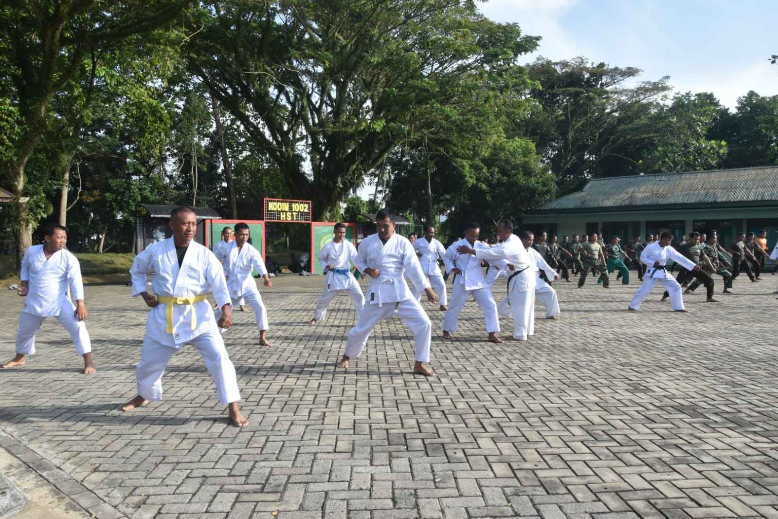 Perkuat Fisik dan Mental Prajurit, Kodim 1002/HST Laksanakan Latihan Karate Perkuat Fisik dan Mental Prajurit, Kodim 1002/HST Laksanakan Latihan Karate