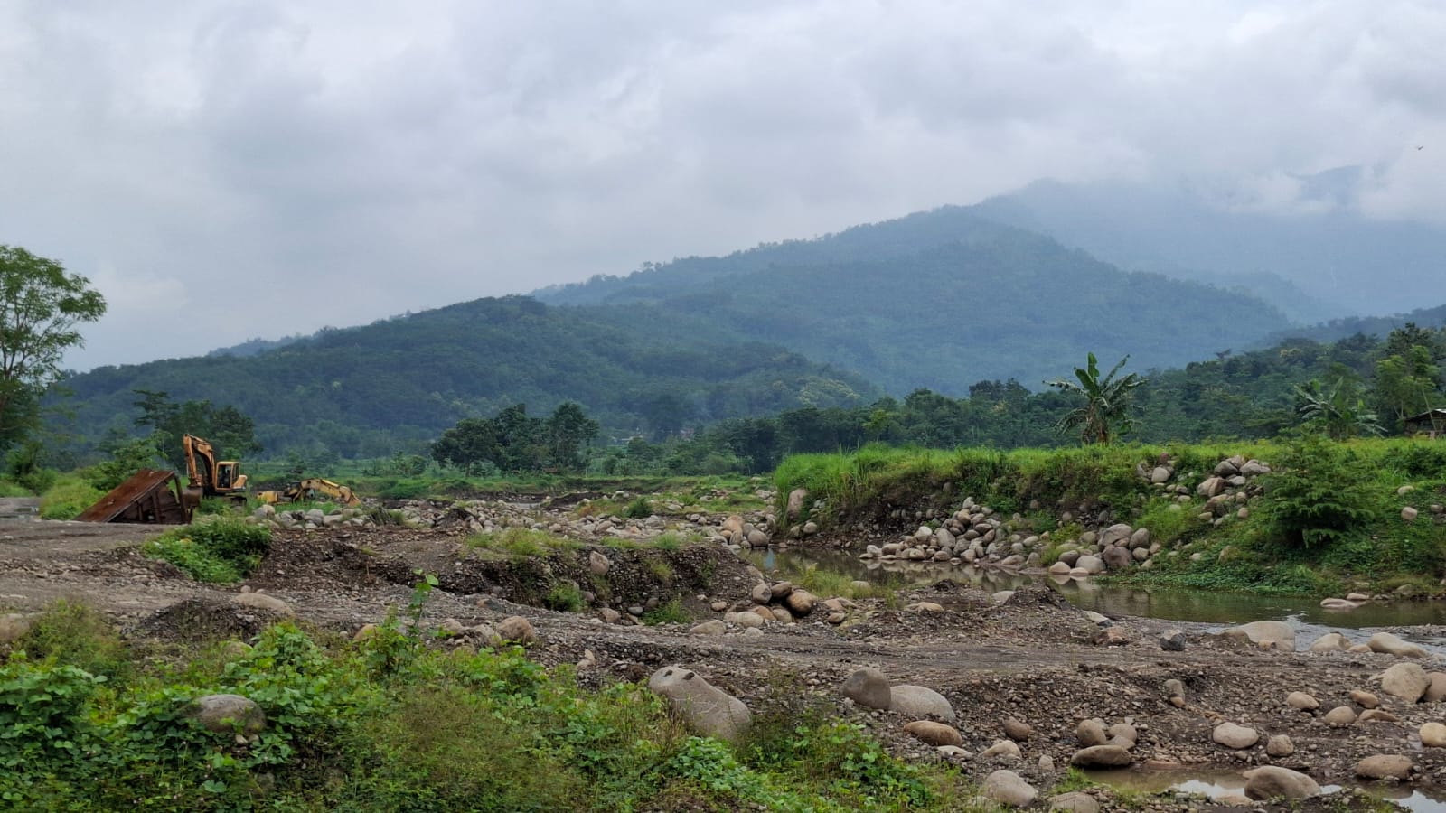Aktivitas Tambang di Pakuniran Diawasi Ketat, Pemkab Probolinggo Tegaskan Kepatuhan Dokumen Lingkungan