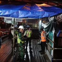 Babinsa Koramil 0820-16/Paiton Laksanakan Komsos di Pos Outage PLTU POMI, Tekankan Keselamatan Kerja