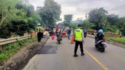 Perbaikan Jembatan Bhinor, Satlantas Polres Probolinggo Terapkan Rekayasa Lalu Lintas Buka Tutup