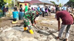 Anggota Koramil 1505-04/Oba Gotong Royong Bersama Warga Bangun Masjid