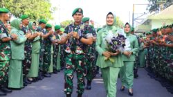 Tradisi Pedang Pora Warnai Lepas Sambut Dandim Probolinggo