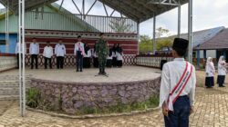 Perkuat Karakter Pelajar, Babinsa Koramil 1002-08/Labuan Amas Utara Jadi Pembina Upacara