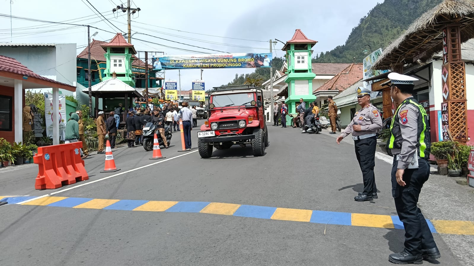 Satlantas Polres Probolinggo Siagakan Pengamanan Jalur Bromo Saat Kunjungan Kerja Menteri Kebudayaan Satlantas Polres Probolinggo Siagakan Pengamanan Jalur Bromo Saat Kunjungan Kerja Menteri Kebudayaan