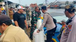 Kepedulian Polsek Sumberasih untuk Pesisir: 2.000 Glangsi Dikirim Perbaiki Tanggul Gili Ketapang