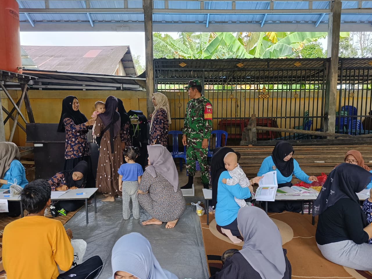 TNI Hadir di Tengah Masyarakat, Babinsa Dampingi Posyandu Kasih Ibu TNI Hadir di Tengah Masyarakat, Babinsa Dampingi Posyandu Kasih Ibu