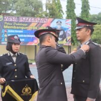 Negara Apresiasi Pengabdian Personel Polri, Polres Probolinggo Gelar Upacara Satyalencana