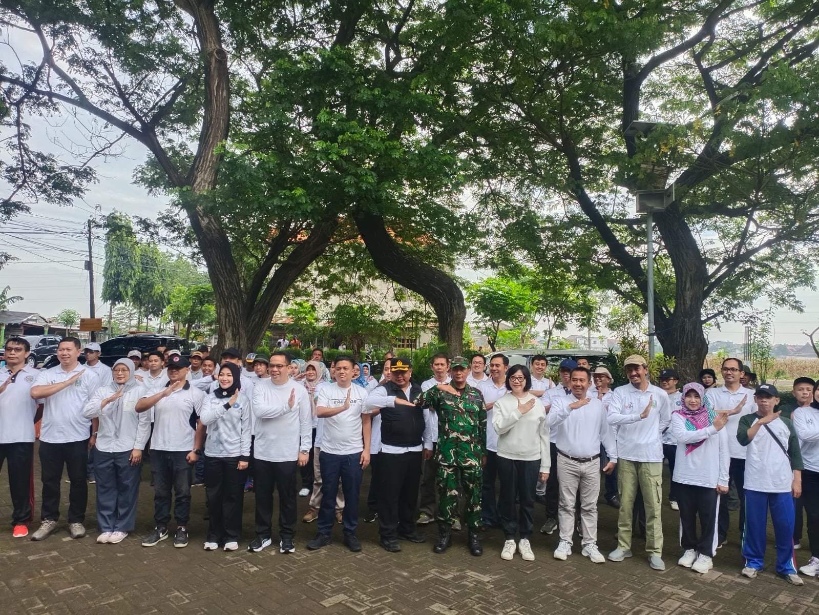 Kodim 0820/Probolinggo Ikut Ambil Bagian Dalam Gerakan Penanaman Sejuta Pohon Kodim 0820/Probolinggo Ikut Ambil Bagian Dalam Gerakan Penanaman Sejuta Pohon