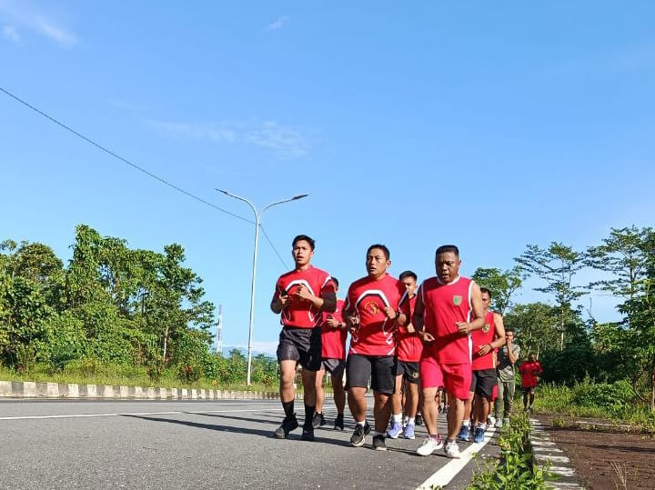 Latihan Rutin, Prajurit Kodim 1710/Mimika Tempuh Lari 8 Km