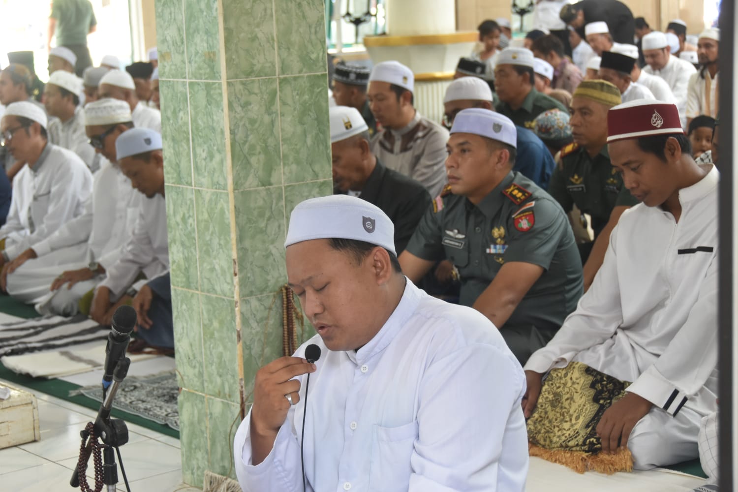 Sholat Jum’at Bersama Warga, Dandim 1002/HST Pererat Silaturahmi