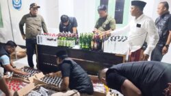 Razia Miras di Maron, Satpol PP Probolinggo Amankan 512 Botol dari Dua Lokasi