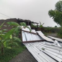 Puting Beliung Terjang Desa Penambangan Probolinggo, Satu Rumah Warga Ambruk