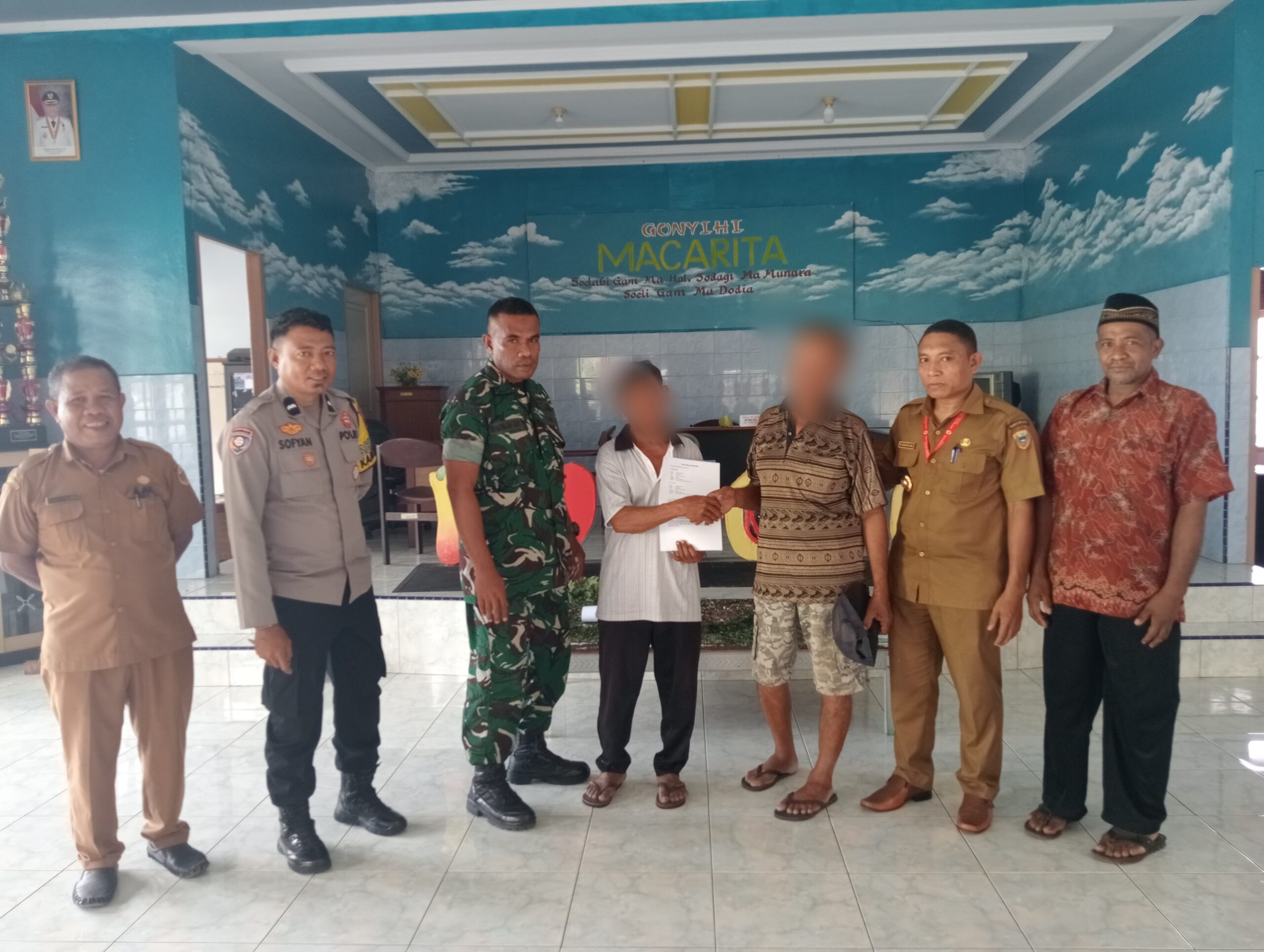 Babinsa Hadir Menyelesaikan Perselisihan Tapal Batas Secara Kekeluargaan Babinsa Hadir Menyelesaikan Perselisihan Tapal Batas Secara Kekeluargaan