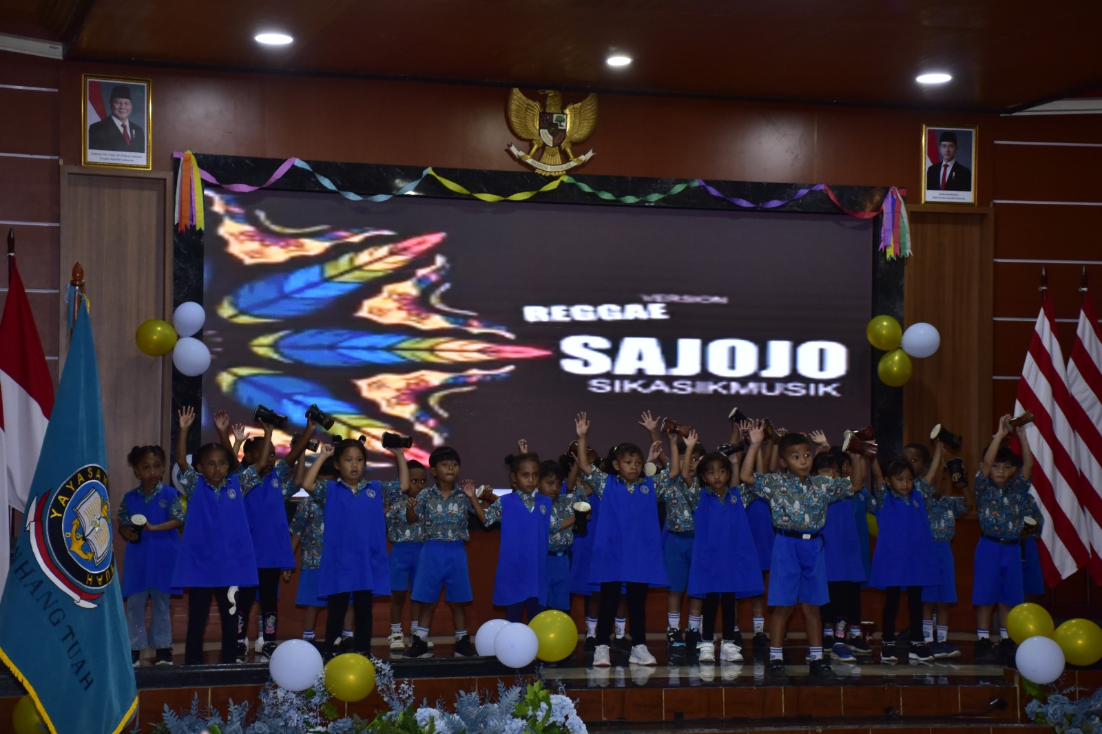 Momen Haru, Dankodaeral X Makan Satu Piring Berdua Dengan Siswa TK Hangtuah Jayapura