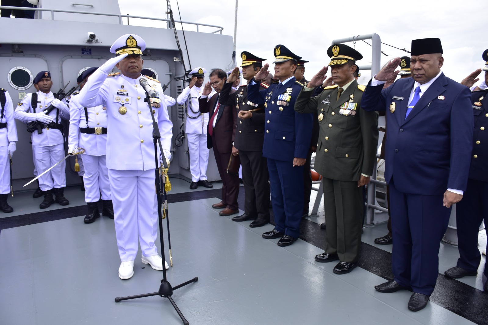 Kodaeral X TNI AL Gelar Upacara Tabur Bunga di Laut Dalam Rangka Hari Dharma Samudera 2026