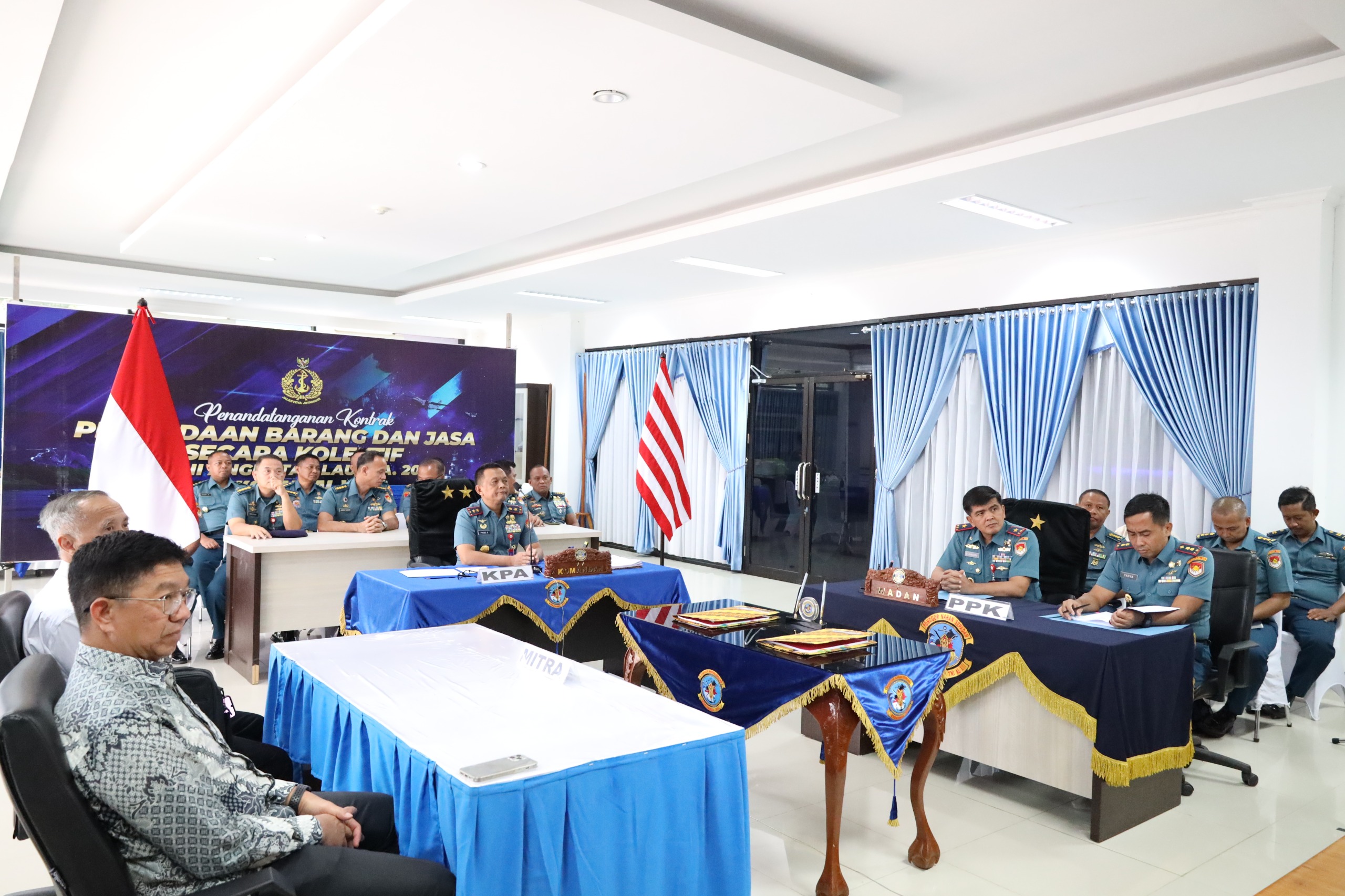 Dankodaeral XIII Hadiri Penandatanganan Kontrak Pengadaan Barang Dan Jasa Secara Kolektif UO TNI AL Tahun 2026