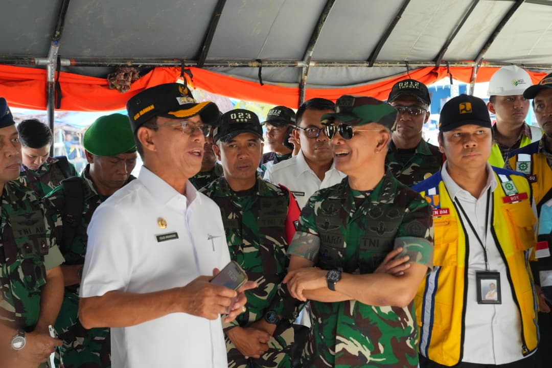 Wakasatgas PRR TNI Tekankan Akselerasi Huntara dan Sinergi Daerah Tangani Dampak Bencana Wakasatgas PRR TNI Tekankan Akselerasi Huntara dan Sinergi Daerah Tangani Dampak Bencana